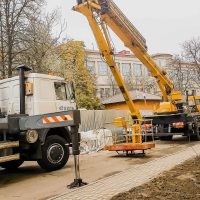 Автовышка готовится к подъему